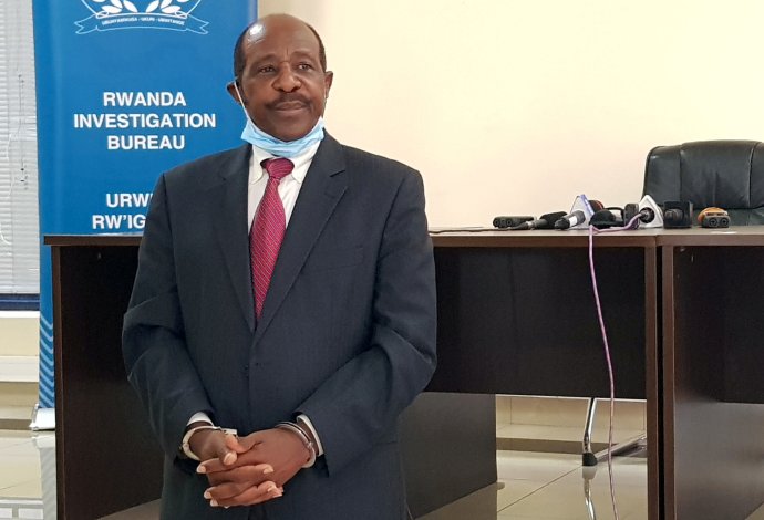 Paul Rusesabagina, oceňovaný jako hrdina – zachránce 1268 lidí během genocidy ve Rwandě 1994, teď zatčený policií rwandského režimu a obviněný z podpory terorismu. Kigali, 31. srpna 2020. Foto: Clement Uwiringiyimana, Reuters