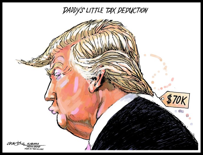Kdo utrácel u Trumpa, dostával zvláštní zacházení od vlády. Přesto prezident dluží 421 milionů dolarů. Neplatil buď žádné, nebo jen velmi nízké daně, protože si veškeré výdaje dával do nákladů a ty si z daní odepisoval. Mezi jinými například 70 tisíc dolarů (přes 1,5 milionu korun) za udržování svého slavného účesu. Karikatura: J. D. Crowe, Political Cartoons
