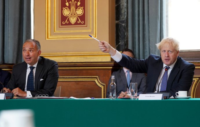 Britský premiér Boris Johnson na jednání vlády. Foto: Andrew Parsons / No. 10 Downing Street