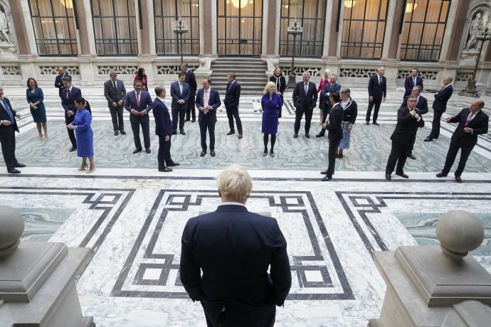 Britský premiér Johnson se svou vládou před oficiálním fotografováním 1. září 2020. Foto: Andrew Parsons, úřad vlády No 10 Downing Street