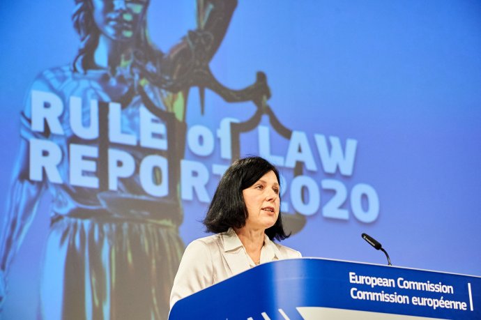 Eurokomisařka Věra Jourová při představování zprávy Evropské komise o dodržování právního státu v zemích EU. Foto: Dati Bendo, European Union, 2020, EC – Audiovisual Service