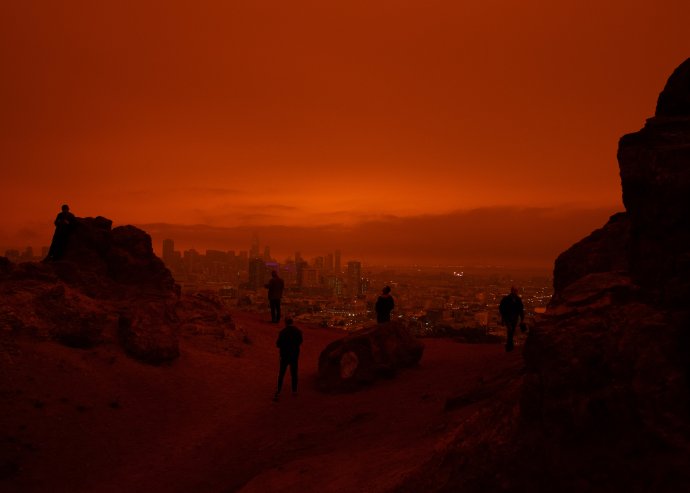 Na fotografii není záběr z postapokalyptického filmu, ale San Francisco při zářijových požárech v Kalifornii. Foto: Patrick Perkins