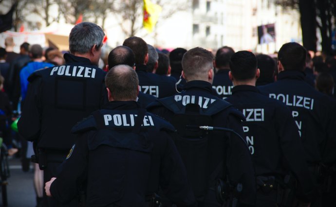 Němečtí policisté. Foto: Mike Powell, Unsplash