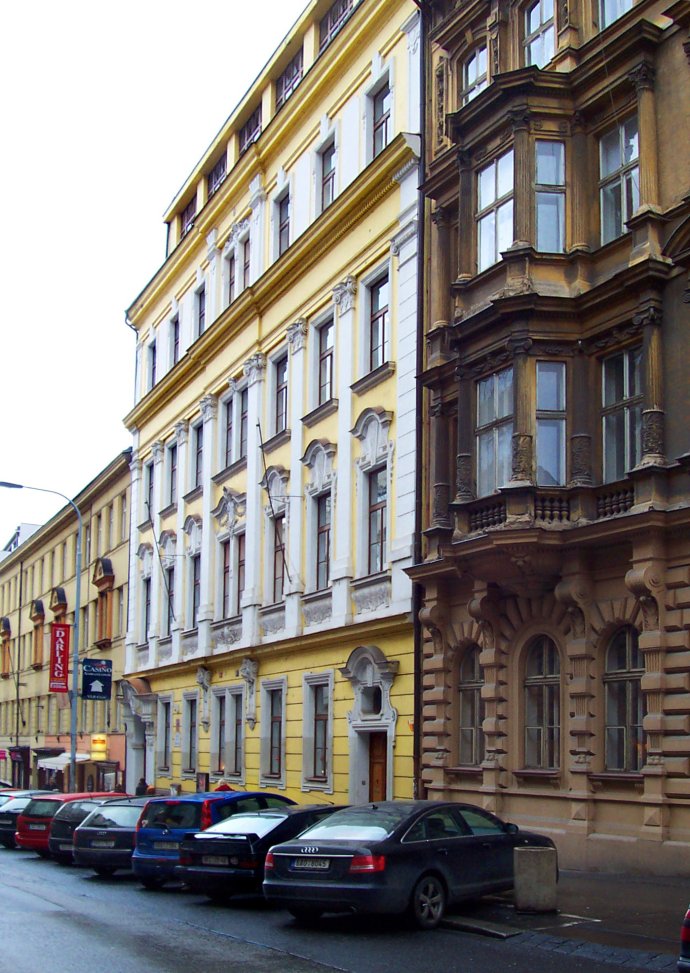 Budova gymnázia sídlí v centru Prahy. Foto: Wikipedia