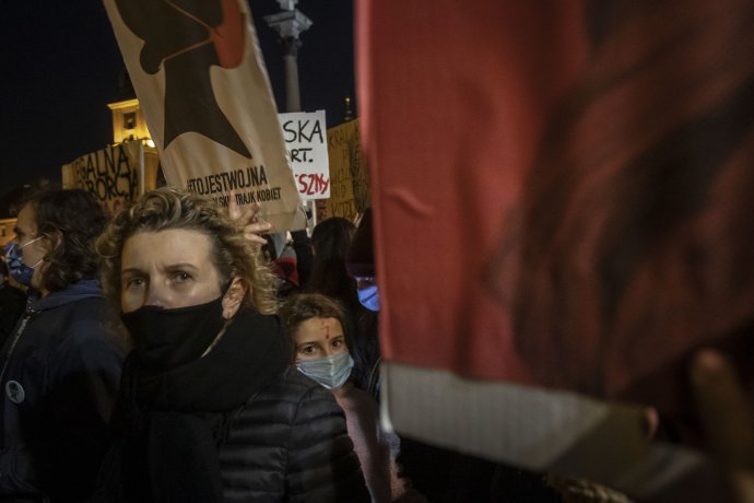 Z říjnových protestů ve Varšavě proti rozhodnutí polského Ústavního soudu o potratech. Foto: Gabriel Kuchta, Deník N