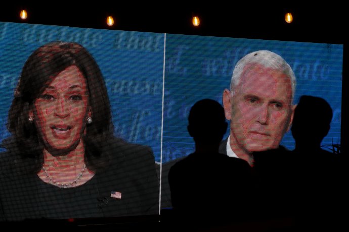 Harrisová přerušuje volební kampaň přesně týden poté, co vystoupila ve viceprezidentské televizní debatě s protikandidátem Mikem Pencem. Foto: Mike Blake, Reuters