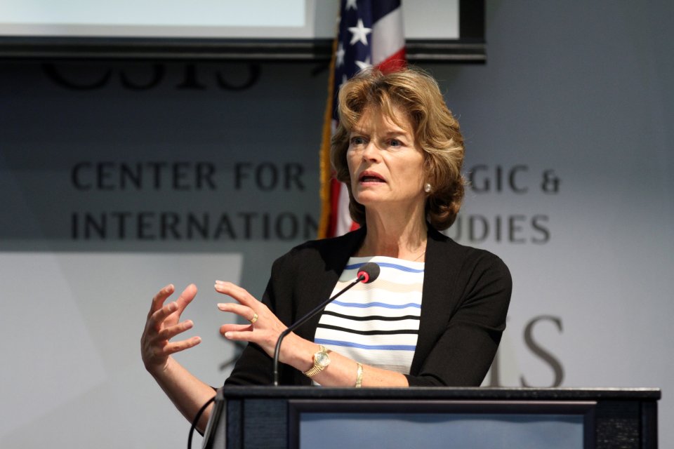 Aljašská senátorka Lisa Murkowskiová je jednou z republikánů, kteří byli už v minulosti vůči prezidentovi kritičtí. V rozhodujících momentech se ale většinou přidala ke svým straníkům. Foto: CSIS, Flickr