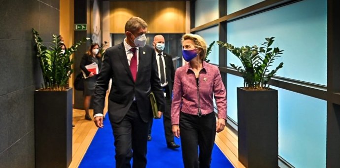 Premiér Andrej Babiš a předsedkyně Evropské komise Ursula von der Leyenová po prvním projednání plánu obnovy loni na podzim. Foto: Facebook Andreje Babiše