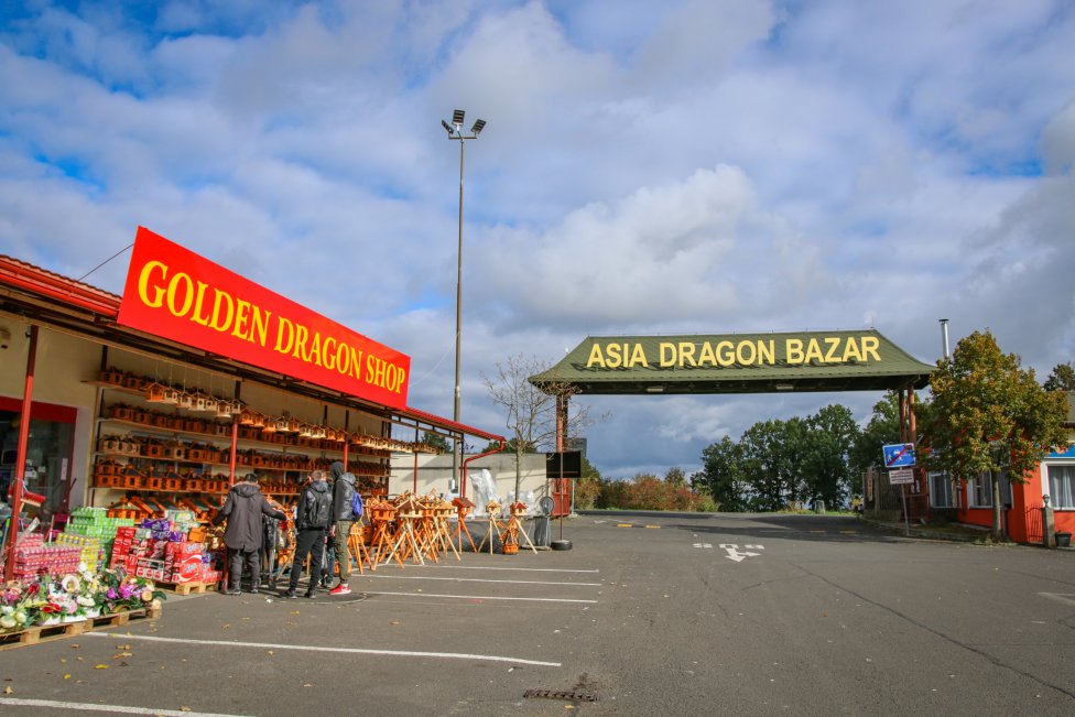 Tržnice Asia Dragon Bazar leží u hraničního přechodu Svatý Kříž. Foto: Karolína Poláčková