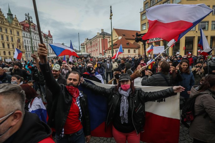Protivládní protest na náměstí Republiky v Praze. Foto: Gabriel Kuchta, Deník N