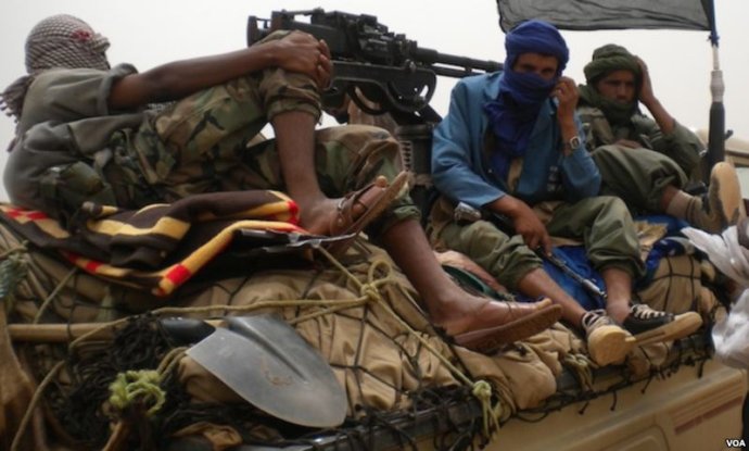 Islamističtí bojovníci v Mali. Foto: Anne Looková, VOA, public domain