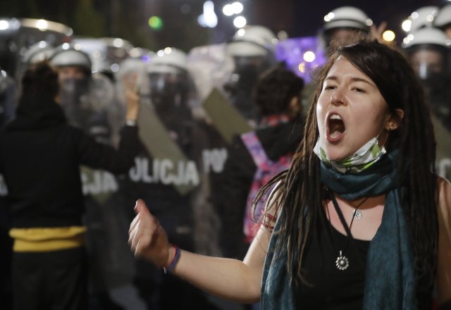 Protest proti rozhodnutí polského ústavního soudu, který v zemi de facto zakázal interrupce. ČTK / AP / Czarek Sokolowski