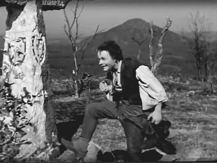 Pohádkový švec to měl v Půlnočním království ve srovnání s námi skutečně o moc horší (záběr z filmu Pyšná princezna, 1952, režie Bořivoj Zeman).