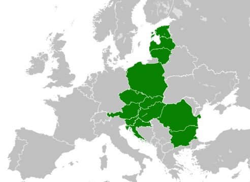 Neformální organizace Trojmoří zahrnuje dvanáct států střední a východní Evropy. Mapa: Wikimedia Commons