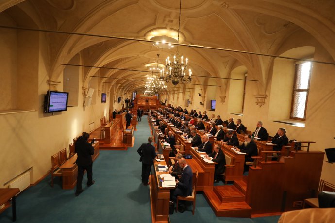 Opakovaně se ukázalo, že Senát jako pojistka demokracie většinou funguje. Foto: Ludvík Hradilek, Deník N