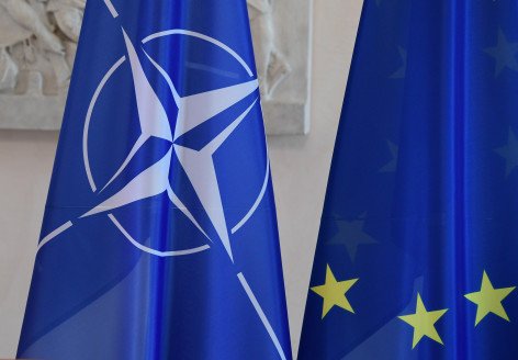 Vlajky NATO a EU. Ilustrační fotografie. Foto: ČTK/DPA