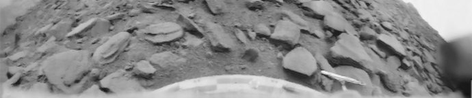 Vůbec první fotografie z povrchu jiné planety vypadá velmi skromně. Pořídila ji sovětská sonda Veněra 9 v říjnu 1975. Po přistání vydržela fungovat 54 minut. Foto: public domain