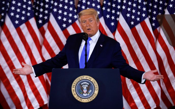 Americký prezident Donald Trump se prohlásil za vítěze voleb, i když sčítání pokračuje a není vůbec jasné, kdo získal Bílý dům. Foto: Carlos Barria, Reuters