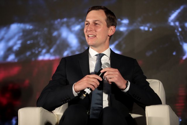 Právník prezidentova zetě Jareda Kushnera byl vyslýchán v případu úplatkářské sítě výměnou za milosti v Bílém domě, kterou prošetřuje Ministerstvo spravedlnosti USA. Foto: Gage Skidmore, Wikimedia Commons