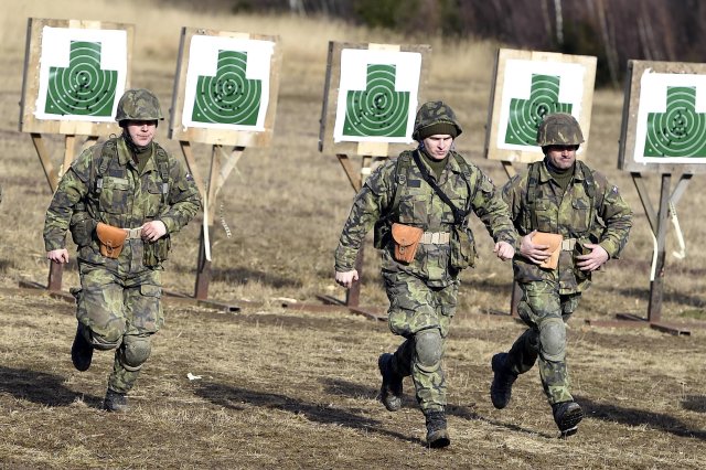 Výcvik nováčků české armády ve vojenském prostoru v Březině u Vyškova (snímek je z roku 2016). Foto: ČTK