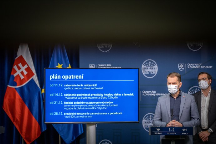 Slovenský premiér Matovič představuje zpřísněná epidemická opatření platná od 11. prosince. Foto: Tomáš Benedikovič, Denník N