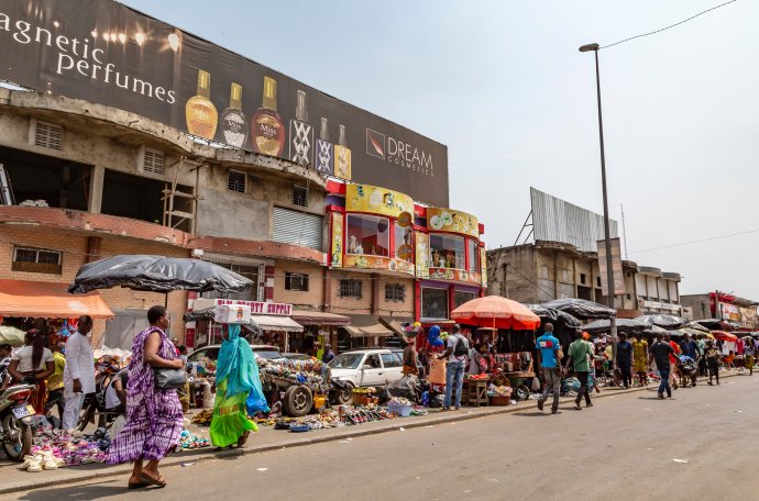 Obchod ovládá abidžanské ulice po celý rok. Foto: Unsplash