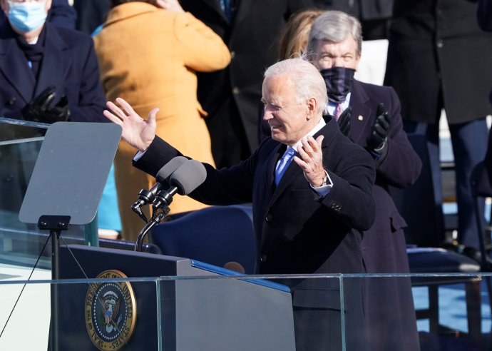 „Pokud stále nesouhlasíte, to je v pořádku, to je demokracie, to je Amerika,“ řekl prezident Biden v inauguračním projevu. „Slibuji, že budu prezidentem všech Američanů.“ Foto: Kevin Lamarque, Reuters