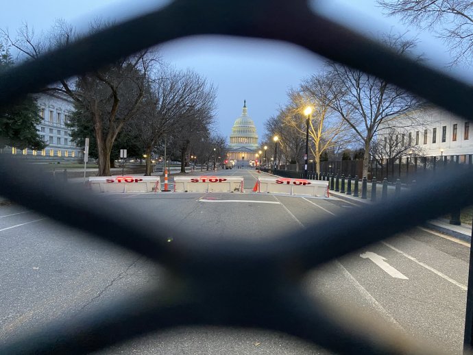 Kapitol za plotem. Washington se obrňuje proti možným dalším útokům. Foto: Jana Ciglerová, Deník N