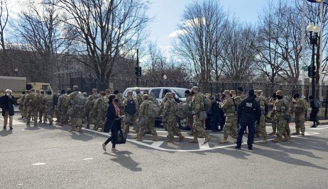 Členové Národní gardy přijeli do Washingtonu ze všech států v USA. Někteří z nich jsou v metropoli poprvé. Foto: Jana Ciglerová, Deník N