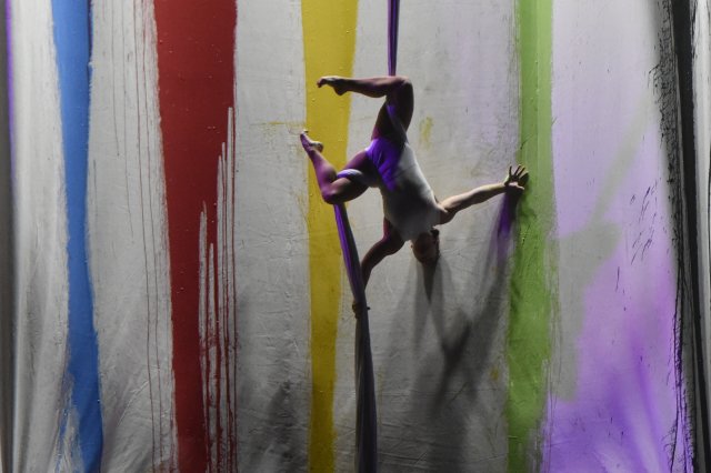Akrobatické kousky Cirku La Putyka už diváci na televizních obrazovkách nenaladí. Foto: ČTK