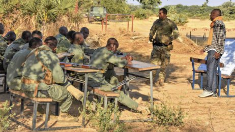 Výuka malijských instruktorů v Banankoro. Mise EUTM v Mali. Foto: npor. M. Č., Armáda ČR
