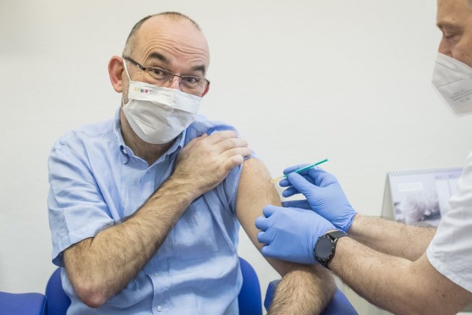 Ministr zdravotnictví Jan Blatný při očkování proti covidu-19. Foto: Ministerstvo zdravotnictví