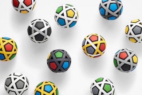 Skládající fotbalový míč od japonských designérů ze studia Nendo pro chudé děti. Foto: Nendo