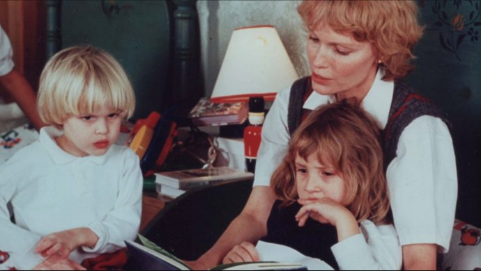 Mia Farrowová s dětmi. Foto: HBO Europe