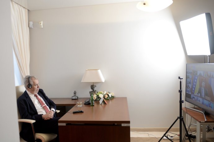 Prezident Miloš Zeman při úterní videokonferenci s čínským lídrem Si Ťin-pchingem. Foto: Twitter Zemanova mluvčího Jiřího Ovčáčka