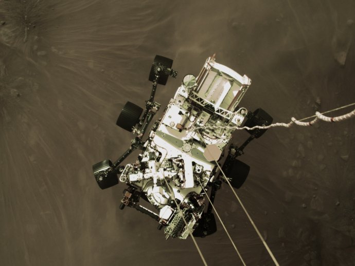 Přistání sondy Perseverance na povrchu Marsu. Zdroj: NASA/JPL-Caltech