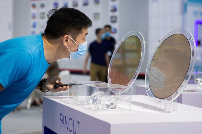 Mezinárodní konference o polovodičových materiálech v čínském Nankingu, srpen 2020. Foto: Oriental Image via Reuters