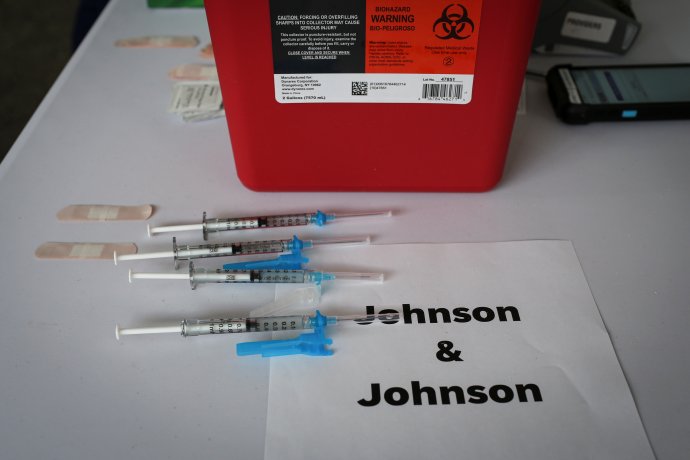 Vakcína Janssen od firmy Johnson & Johnson. Foto: Marco Bello, Reuters