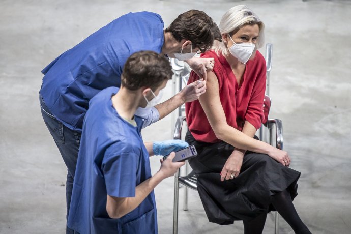 Očkování v Česku zrychluje. Rekord je zatím 87 tisíc za den. Foto: Gabriel Kuchta, Deník N