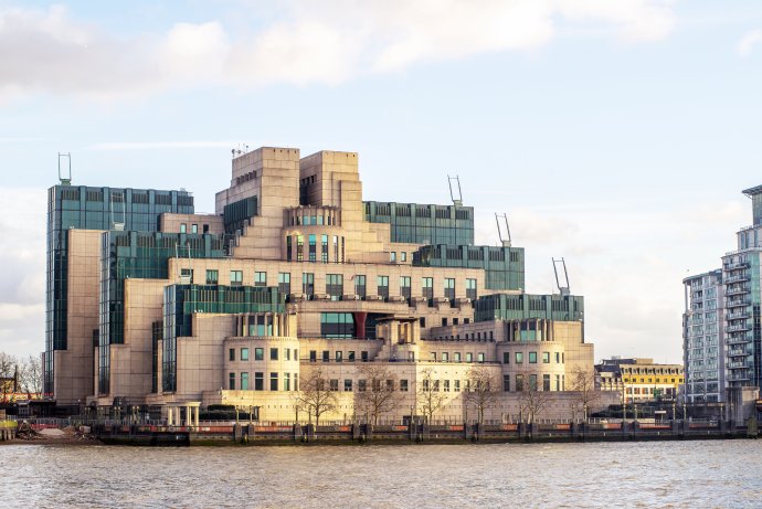 Budova britské tajné služby MI6 (SIS) v Londýně. Foto: Ilja Mickavec, Adobe Stock