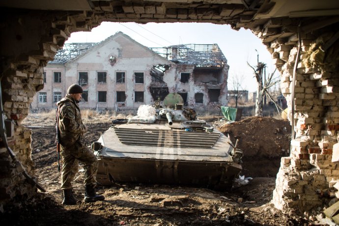 Ruská armáda na Donbase zničila nejen řadu obcí a měst, ale i bezpočet lidských osudů. Ilustrační foto: Vladimír Šimíček, Denník N