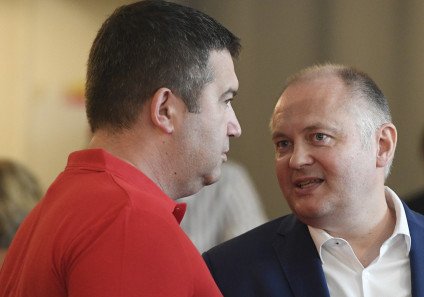 Politolog Michal Pink: „Hašek je dobrý recyklát. Když něco potřebujete, přijdete do sběrného střediska a tam to najdete.“ (Jan Hamáček a Michal Hašek na ilustračním snímku z roku 2020 ). Foto: ČTK