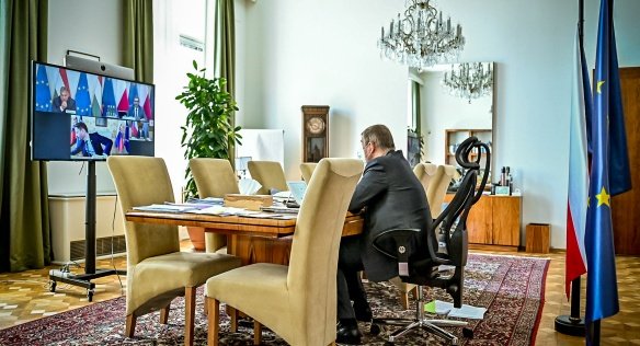 Předseda vlády Andrej Babiš během videokonferenčního jednání V4 26. dubna 2021. Foto: Úřad vlády