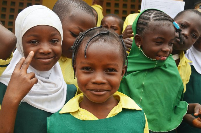 Školačky a školáci v Nigérii. Foto: Abubakar Balogun, Unsplash