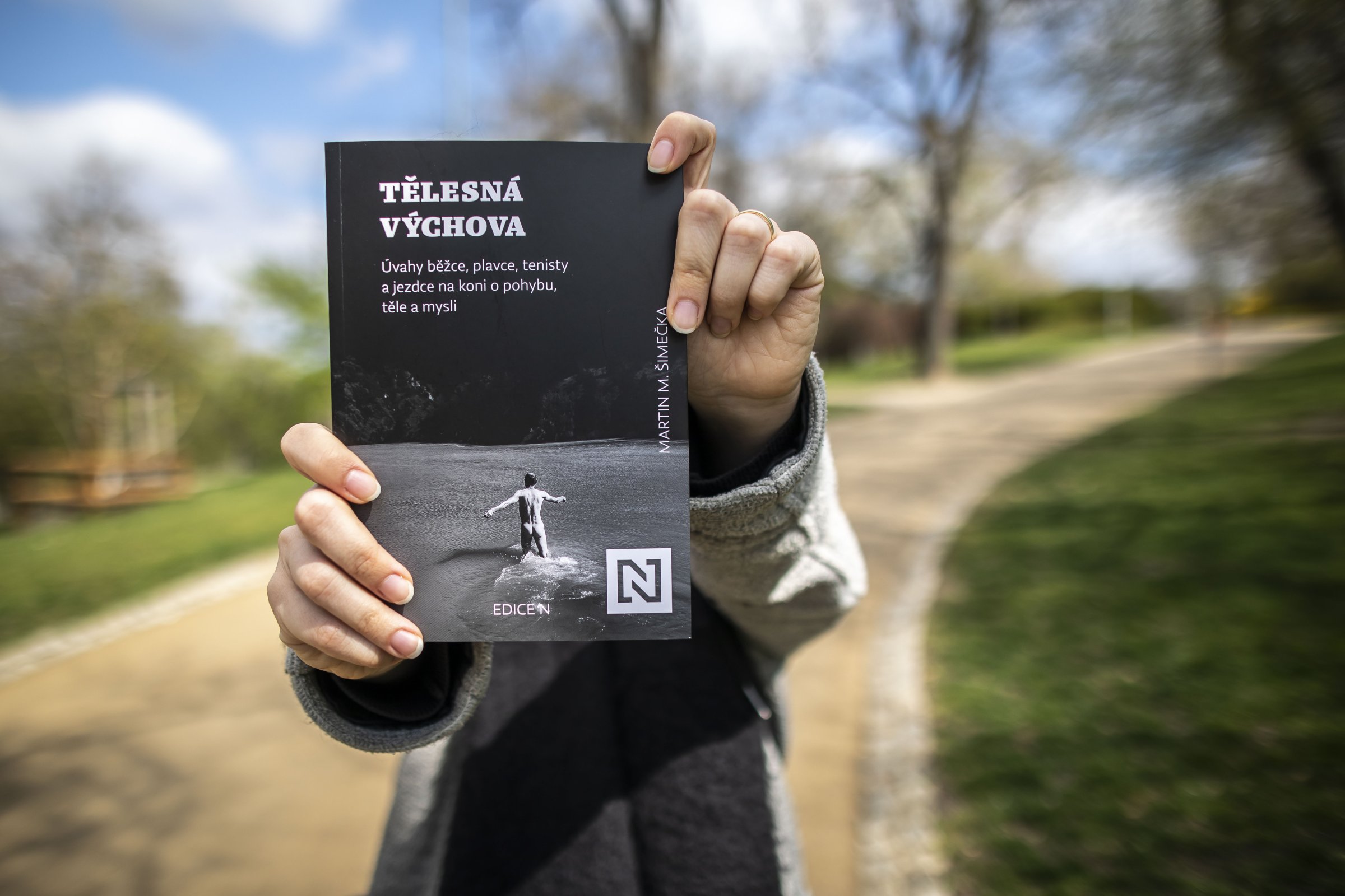 Tělesná výchova. Úvahy běžce, plavce, tenisty a jezdce na koni o pohybu, těle a mysli