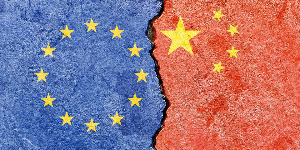 „Vztahy EU a Číny nemohou pokračovat jako za běžných okolností,“ cituje dnes odhlasovanou rezoluci agentura Reuters. Foto: Adobe Stock