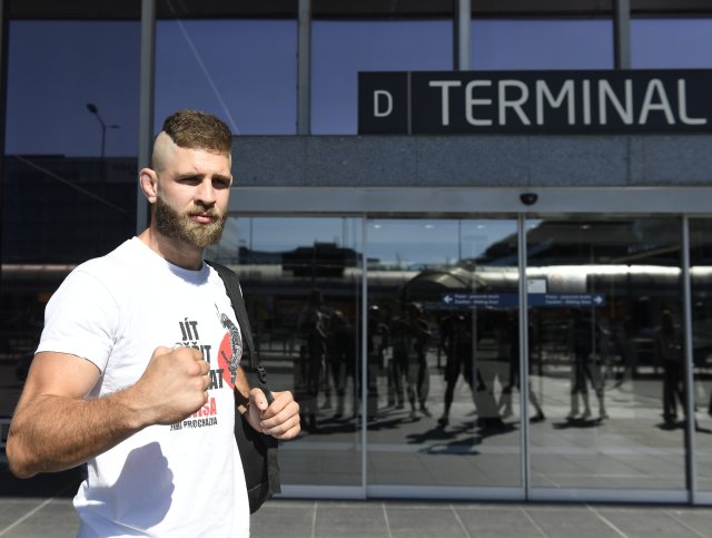 Jiří Procházka ve dvou zápasech v UFC ukázal, že si zaslouží duel o titul v polotěžké váze. Foto: Michal Krumphanzl, ČTK