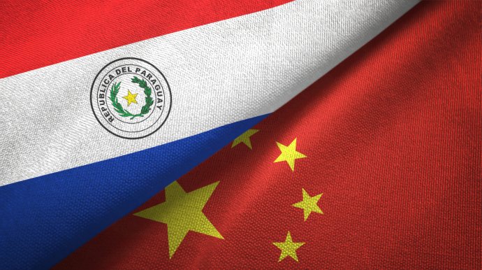Paraguajská a čínská vlajka. Foto: Oleksii, Adobe Stock
