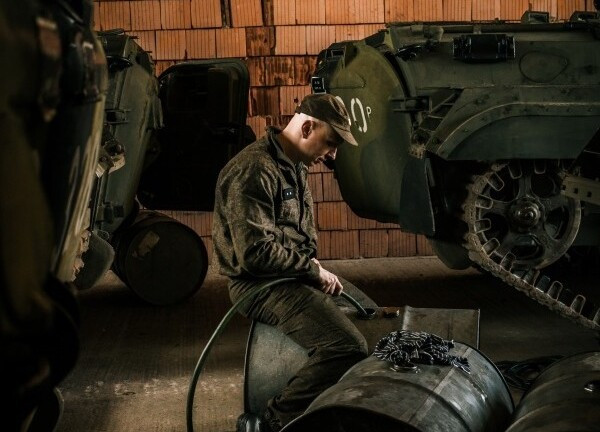 Údržba armádních pásových obrněnců - bojových vozidel pěchoty. Foto: Armáda ČR