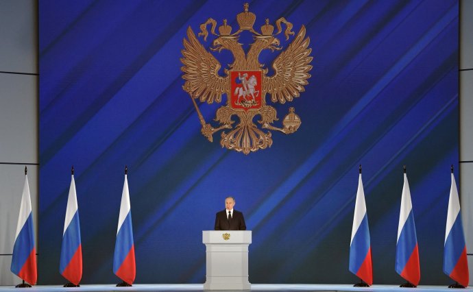 Dnešní Rusko jedná podle zažitých sovětských vzorů nejen s Evropany či Američany, ale i se všemi ostatními (na ilustračním snímku Vladimir Putin při projevu k poslancům ve Státní dumě). Foto: kremlin.ru